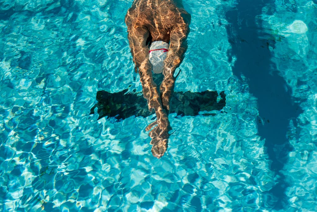 Installer une piscine coque à domicile, la solution pour les férus de natation !